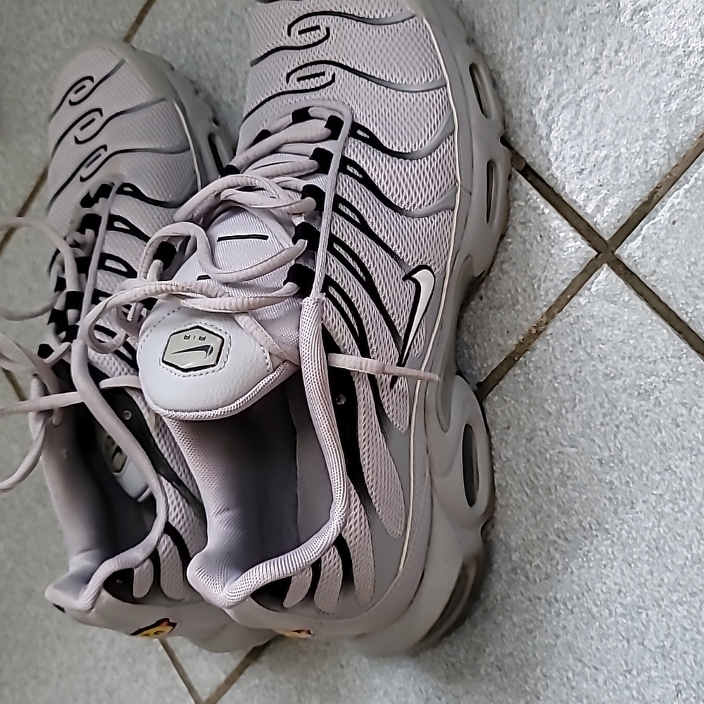 Grey Nike AIR MAX EUC